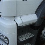 Tampa Estribo Mercedes Axor 2035 2045 2644 (Par) - Imagem 2